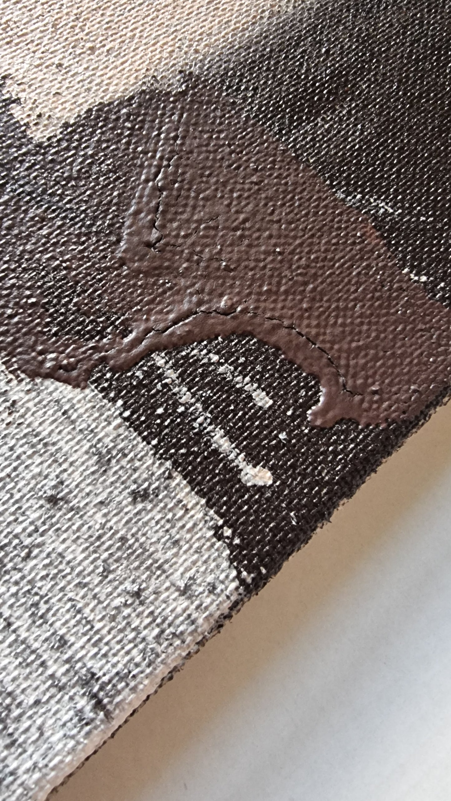 Abstrakta glezna Šokolāde, Brūnie toņi kā kakao pulveris.
Tas ir darbs, kas saka: “Apstājies. Izbaudi.”